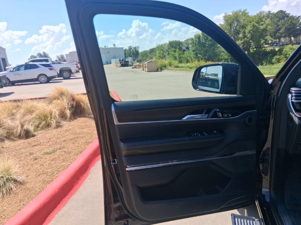 2023 Jeep Grand Wagoneer Series II