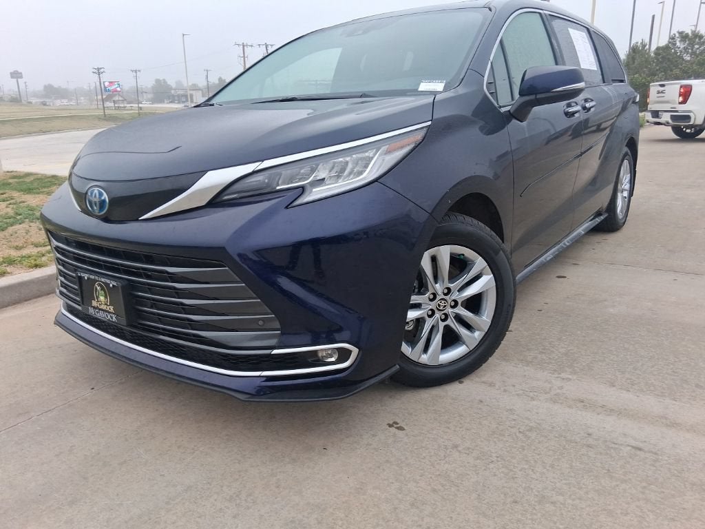 2025 Toyota Sienna Limited 7-Passenger Hybrid AWD's photo